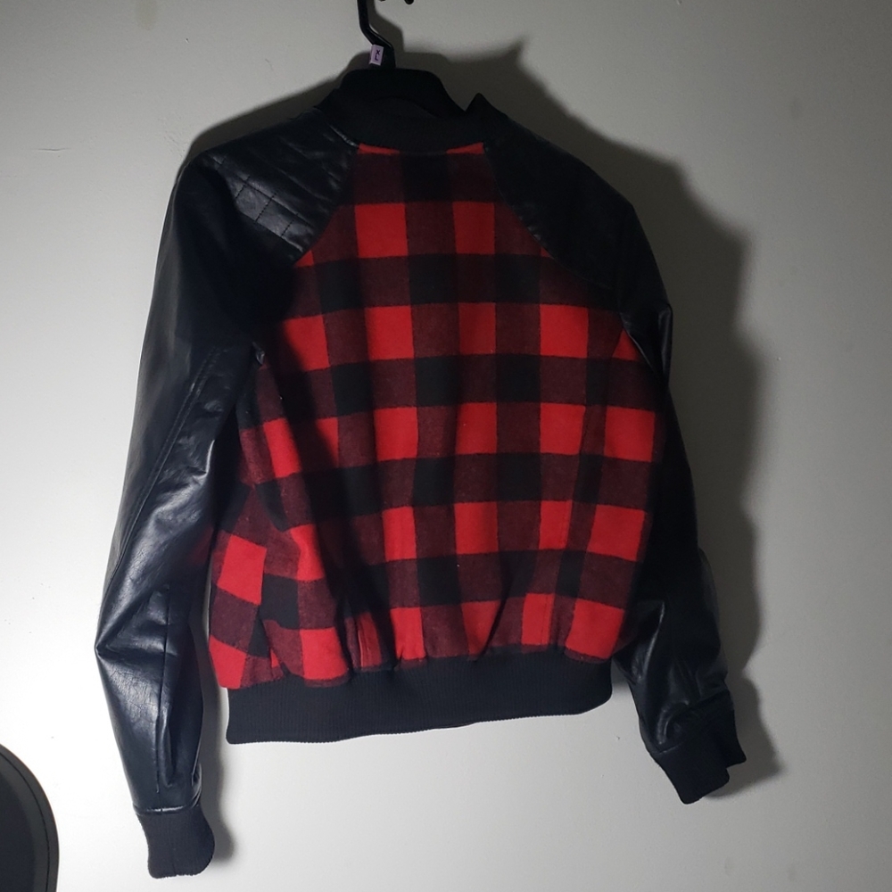 Red Snap jacket - Picture 5 of 7